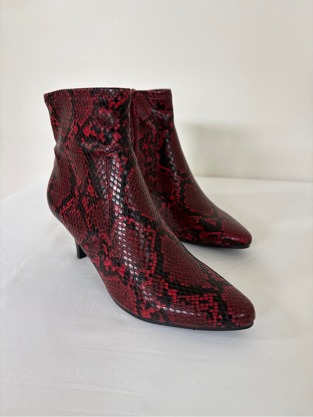 Size 6 Red Snake-Print Pointed Ankle Booties